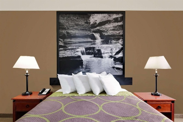 Super 8 by Wyndham Ithaca image 1