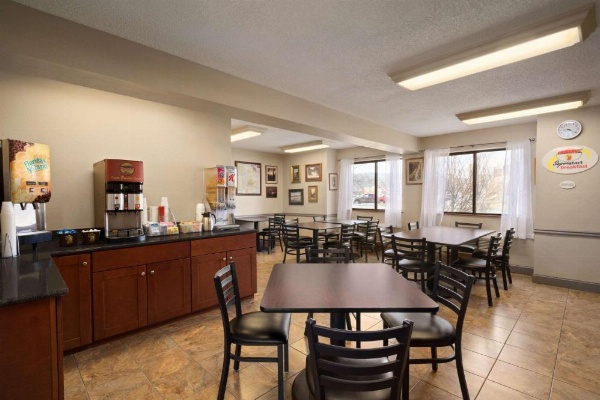 Super 8 by Wyndham Ithaca image 9